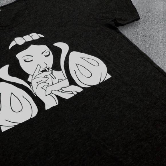 Poco Loco • Rare Vintage Novelty Snow White Tee - Picture 4 of 6